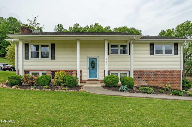 137 Highland Rd, Jonesborough, TN 37659 - raised ranch with brick siding, a front lawn, and a chimney