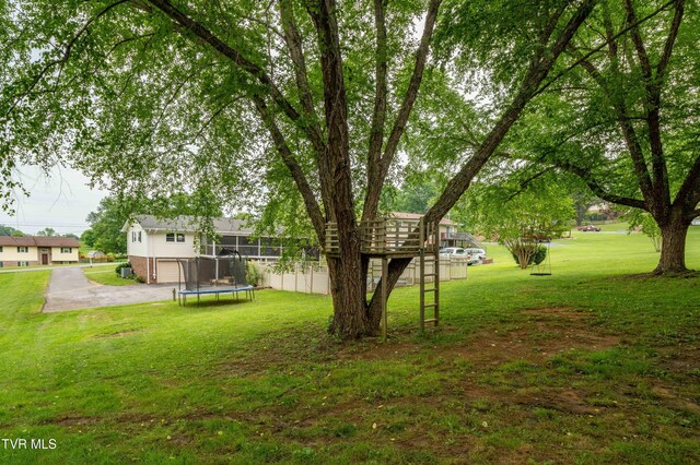 137 Highland Rd, Jonesborough, TN 37659 - view of grassy yard featuring a trampoline