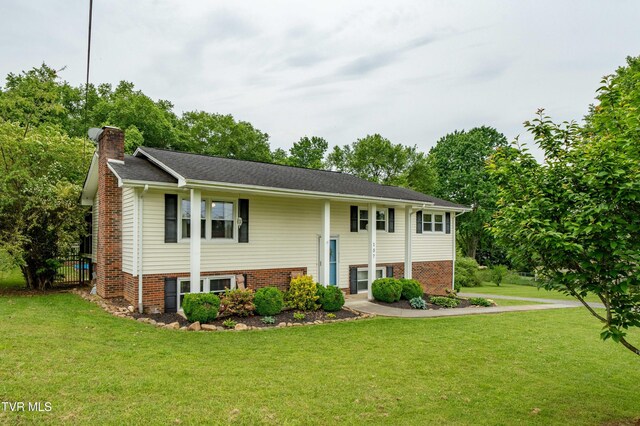 137 Highland Rd, Jonesborough, TN 37659 - raised ranch with a chimney, a front lawn, and brick siding