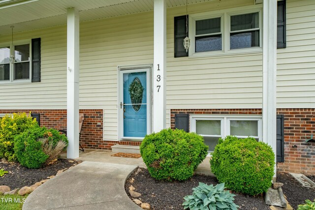 137 Highland Rd, Jonesborough, TN 37659 - doorway to property featuring covered porch