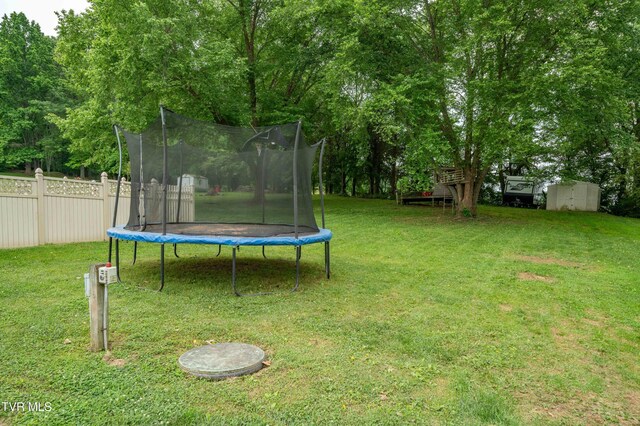 137 Highland Rd, Jonesborough, TN 37659 - view of yard featuring a trampoline