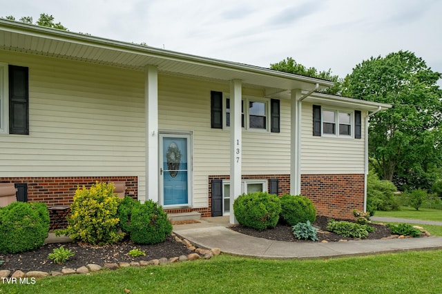 137 Highland Rd, Jonesborough, TN 37659 - view of front facade featuring brick siding and covered porch