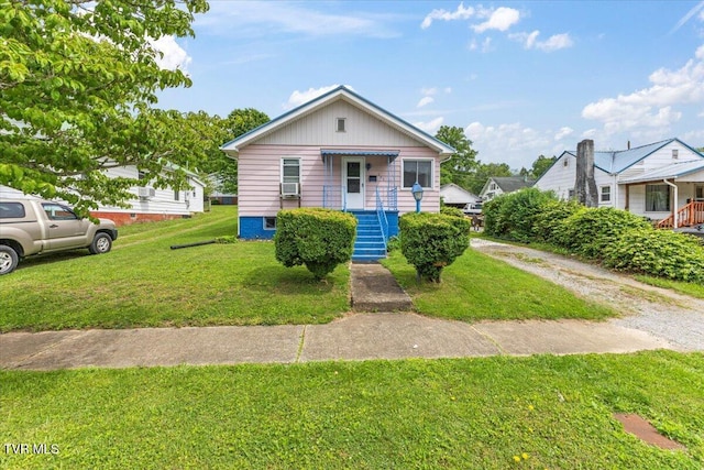 648 Maple Ave, Erwin, TN 37650 - bungalow featuring a front yard