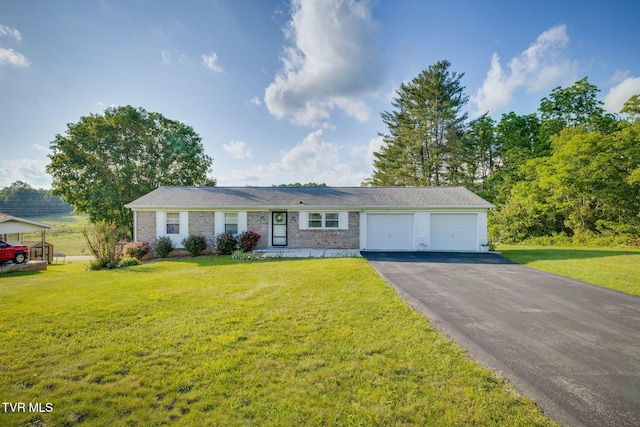 253 Fairford Ln, Blountville, TN 37617 - ranch-style home featuring a garage, driveway, and a front lawn