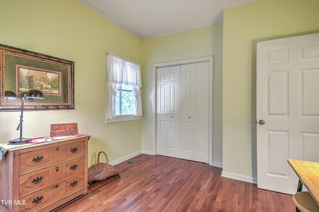 4619 Merrywood Ave, Kingsport, TN 37664 - foyer featuring wood finished floors and ornamental molding