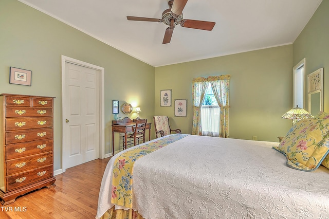 4619 Merrywood Ave, Kingsport, TN 37664 - bedroom with wood finished floors, crown molding, and ceiling fan