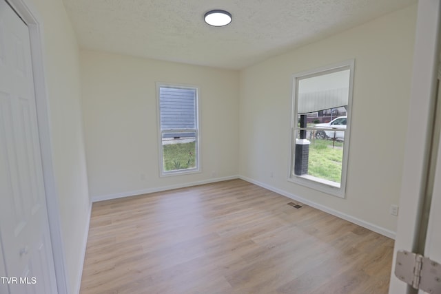 329 Clinch St, Kingsport, TN 37660 - empty room featuring a textured ceiling, light wood-style floors, and baseboards