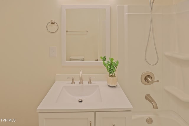 329 Clinch St, Kingsport, TN 37660 - full bathroom featuring vanity