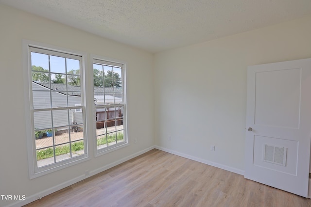 329 Clinch St, Kingsport, TN 37660 - unfurnished room with light wood-style flooring, baseboards, and a textured ceiling