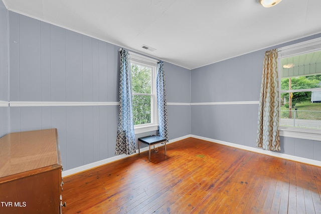 382 Texas Ave, Bristol, VA 24201 - spare room with hardwood / wood-style flooring and baseboards