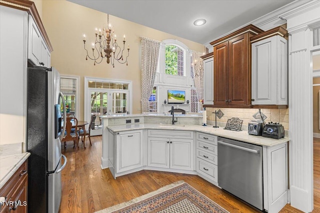 114 Highland Gate Dr, Johnson City, TN 37615 - kitchen featuring appliances with stainless steel finishes, a sink, a chandelier, and light wood-style floors