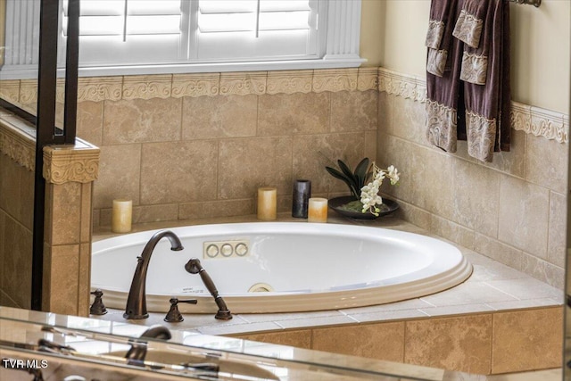 114 Highland Gate Dr, Johnson City, TN 37615 - full bath with a garden tub and a wainscoted wall
