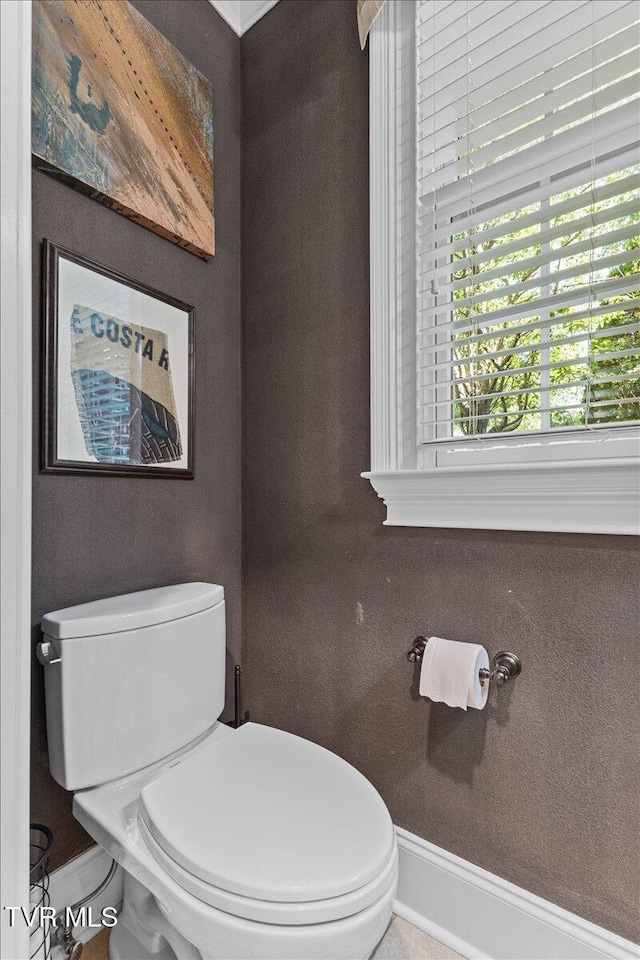 114 Highland Gate Dr, Johnson City, TN 37615 - bathroom with toilet and baseboards