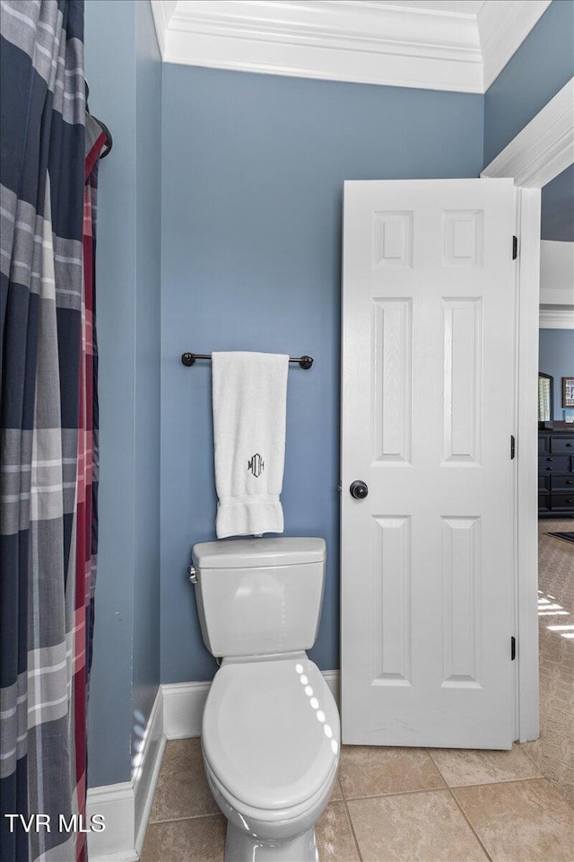 114 Highland Gate Dr, Johnson City, TN 37615 - full bathroom featuring crown molding, toilet, baseboards, and tile patterned floors