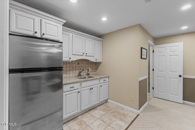 114 Highland Gate Dr, Johnson City, TN 37615 - kitchen with freestanding refrigerator, a sink, decorative backsplash, baseboards, and recessed lighting