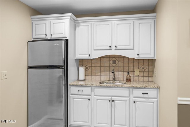 114 Highland Gate Dr, Johnson City, TN 37615 - kitchen featuring freestanding refrigerator, a sink, decorative backsplash, and white cabinets
