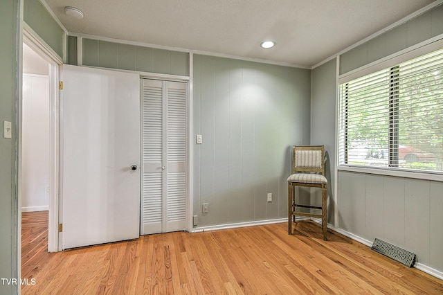 28 Kingsbridge St, Bristol, TN 37620 - unfurnished bedroom featuring light wood-type flooring, crown molding, a closet, and baseboards