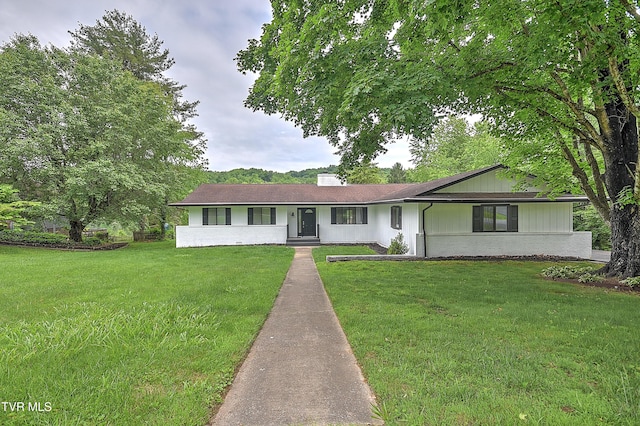 28 Kingsbridge St, Bristol, TN 37620 - single story home with a front yard