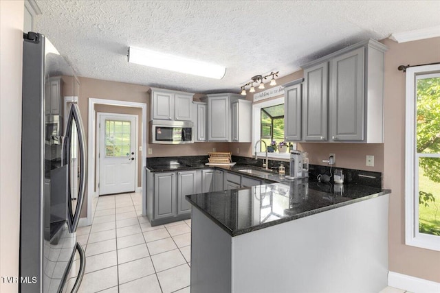 124 Highland Hills Dr, Gray, TN 37615 - kitchen featuring gray cabinets, appliances with stainless steel finishes, a sink, a peninsula, and a textured ceiling