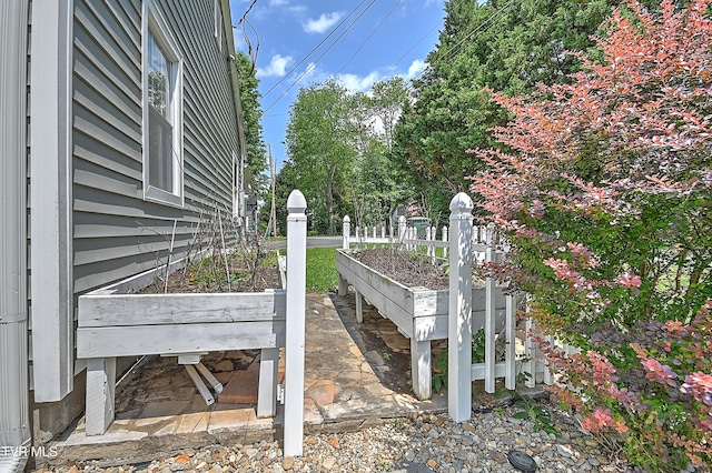 1401 Burgie St, Elizabethton, TN 37643 - view of yard with a vegetable garden