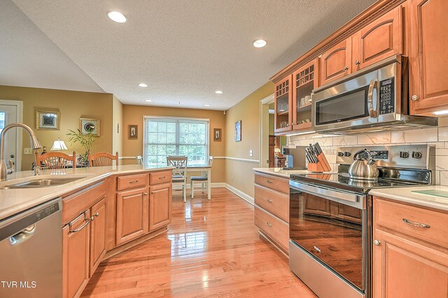 105 Morse Dr, Bristol, TN 37620 - kitchen with appliances with stainless steel finishes, a sink, light countertops, a textured ceiling, and recessed lighting