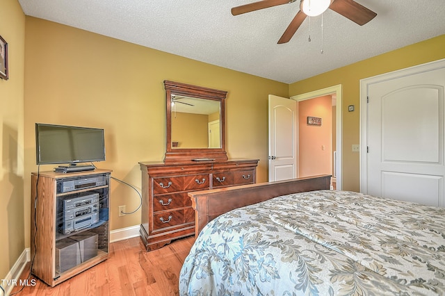 105 Morse Dr, Bristol, TN 37620 - bedroom with light wood-style flooring, baseboards, ceiling fan, and a textured ceiling