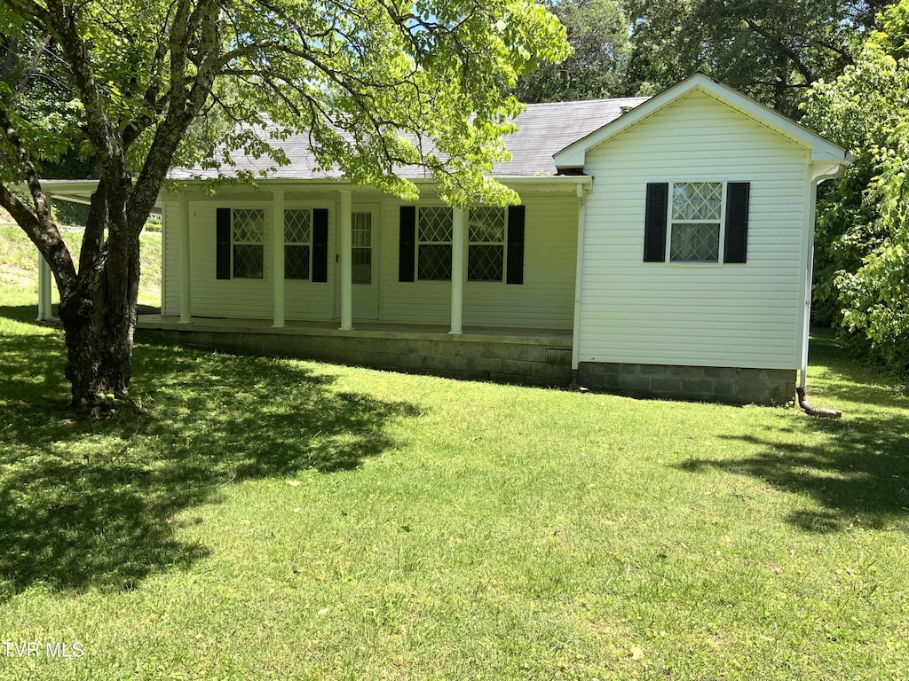 615 S Armstrong Rd, Rogersville, TN 37857 - view of front of property with covered porch and a front lawn