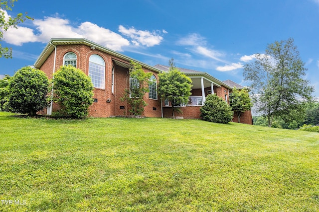 21390 Sheffield Ct, Abingdon, VA 24210 - view of side of home featuring a lawn, brick siding, and crawl space