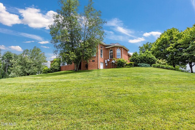 21390 Sheffield Ct, Abingdon, VA 24210 - view of grassy yard with an attached garage