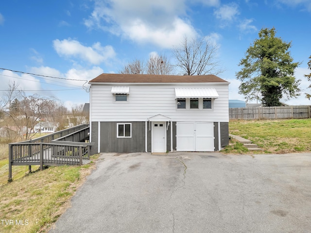1241 Virginia Ave, Bristol, TN 37620 - traditional-style home featuring asphalt driveway