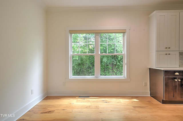 203 Riverwatch Cir, Kingsport, TN 37660 - unfurnished dining area featuring baseboards and light wood-style flooring
