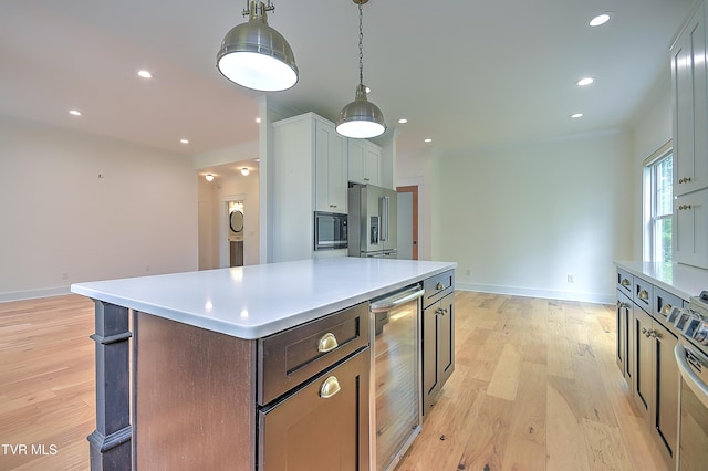 203 Riverwatch Cir, Kingsport, TN 37660 - kitchen featuring beverage cooler, appliances with stainless steel finishes, a center island, light wood-type flooring, and light countertops