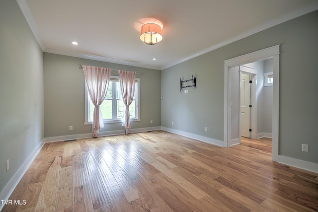 203 Riverwatch Cir, Kingsport, TN 37660 - unfurnished room with crown molding, light wood-type flooring, baseboards, and recessed lighting
