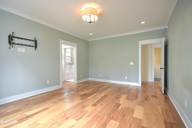 203 Riverwatch Cir, Kingsport, TN 37660 - unfurnished room featuring crown molding, light wood-type flooring, baseboards, and recessed lighting