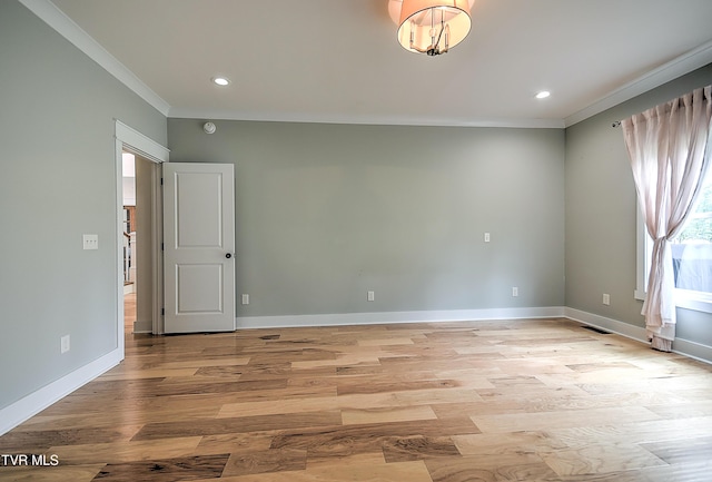 203 Riverwatch Cir, Kingsport, TN 37660 - empty room with crown molding, light wood-style floors, baseboards, and recessed lighting