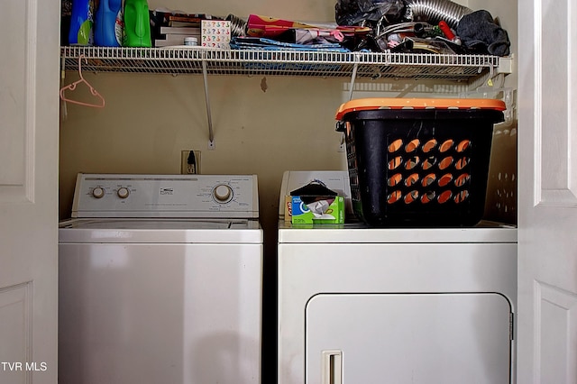 24 Lexington Ct Unit 6, Johnson City, TN 37615 - laundry room featuring washing machine and dryer