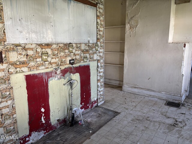 540 Madison St, Bristol, VA 24201 - photo 5