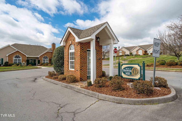 223 Avonlea Pl, Johnson City, TN 37604 - community / neighborhood sign with asphalt driveway