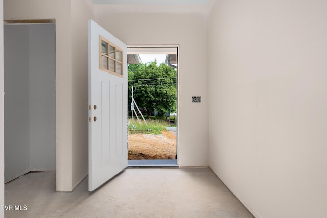 3313 Mckinley Rd, Johnson City, TN 37604 - entrance foyer with concrete flooring
