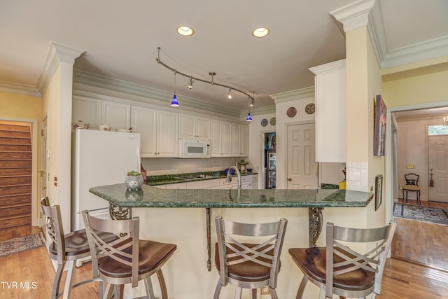 5621 John Gaines Blvd, Kingsport, TN 37664 - kitchen featuring white appliances, crown molding, light wood-style floors, a peninsula, and recessed lighting