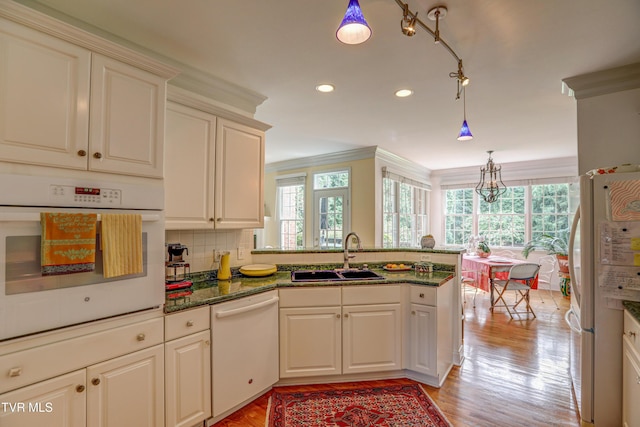 5621 John Gaines Blvd, Kingsport, TN 37664 - kitchen featuring white appliances, a sink, a peninsula, light wood-style floors, and recessed lighting