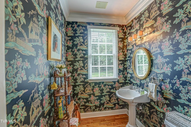 5621 John Gaines Blvd, Kingsport, TN 37664 - bathroom featuring wood finished floors, crown molding, and baseboards