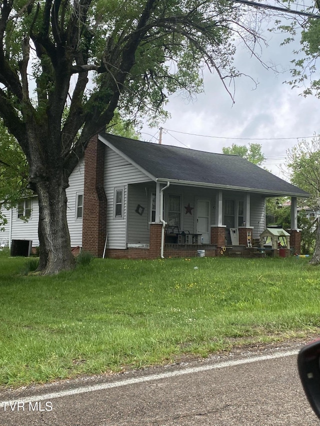 4228 Sullivan Gardens Dr, Kingsport, TN 37660 - view of front of home featuring covered porch and a front lawn