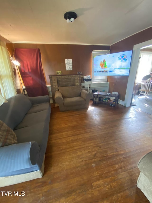 4228 Sullivan Gardens Dr, Kingsport, TN 37660 - living room featuring hardwood / wood-style floors