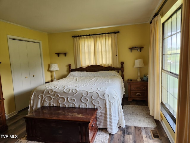 7083 Saint Clair Rd, Whitesburg, TN 37891 - bedroom featuring wood finished floors, crown molding, and a closet