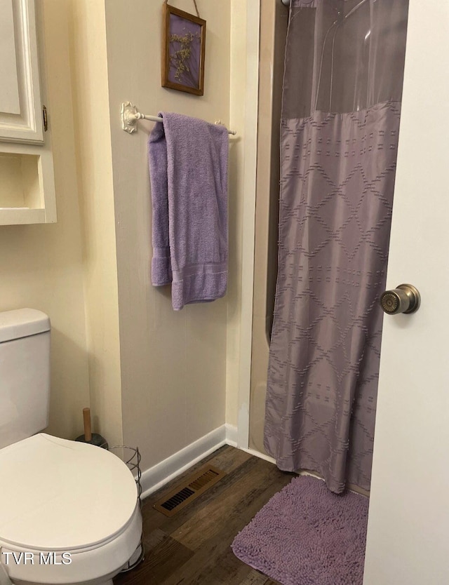 7083 Saint Clair Rd, Whitesburg, TN 37891 - bathroom with wood finished floors, toilet, a shower with shower curtain, and baseboards