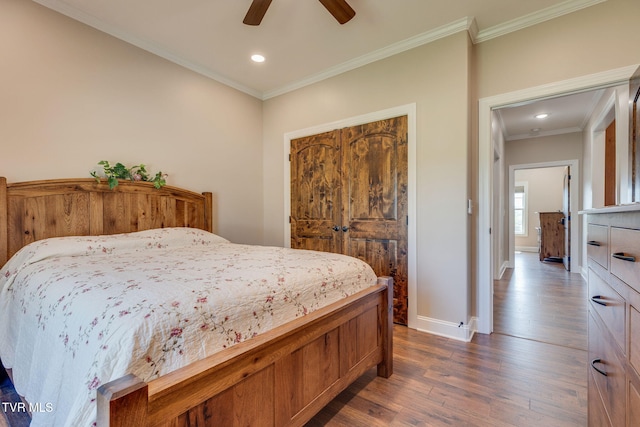 1 Sweetwood Dr, Johnson City, TN 37615 - bedroom with dark wood finished floors, baseboards, ornamental molding, recessed lighting, and a ceiling fan