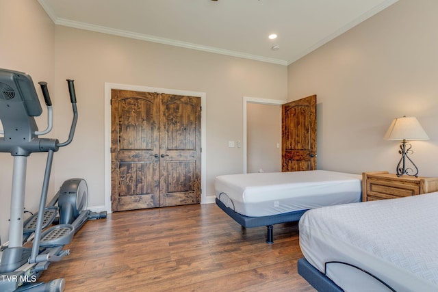 1 Sweetwood Dr, Johnson City, TN 37615 - bedroom featuring ornamental molding, wood finished floors, recessed lighting, and baseboards