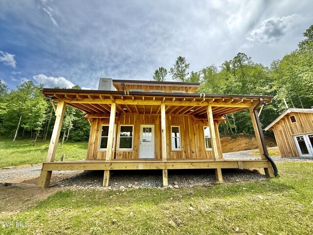 538 Punkton Rd, Del Rio, TN 37727 - deck with an outbuilding