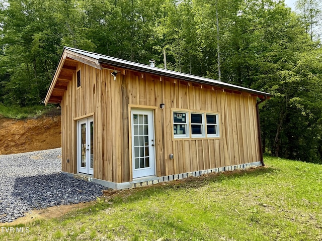 538 Punkton Rd, Del Rio, TN 37727 - view of outdoor structure featuring a wooded view